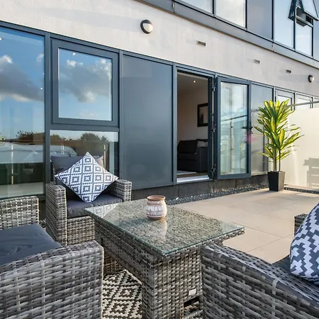 1 Bedroom Flat Prime Spot Near Station, Shops & Culture Appartement *