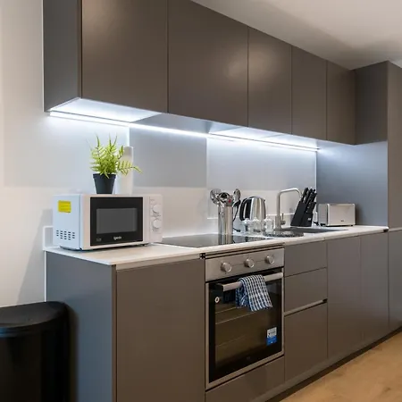 Lejlighed 1 Bedroom Flat Prime Spot Near Station, Shops & Culture